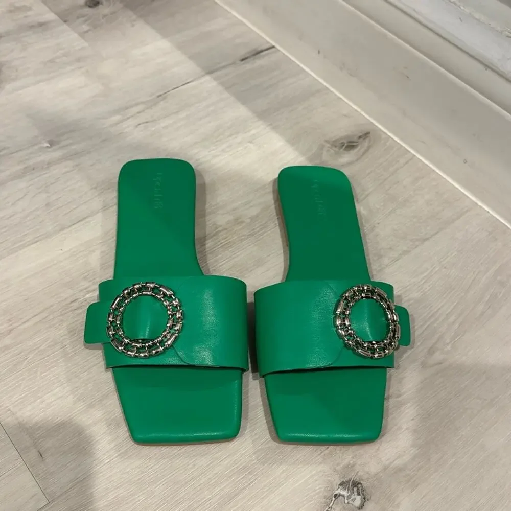 Open Edit Lely NWT Flat Sandals with Silver Buckle in Kelly Green. No Box - Picture 2 of 8